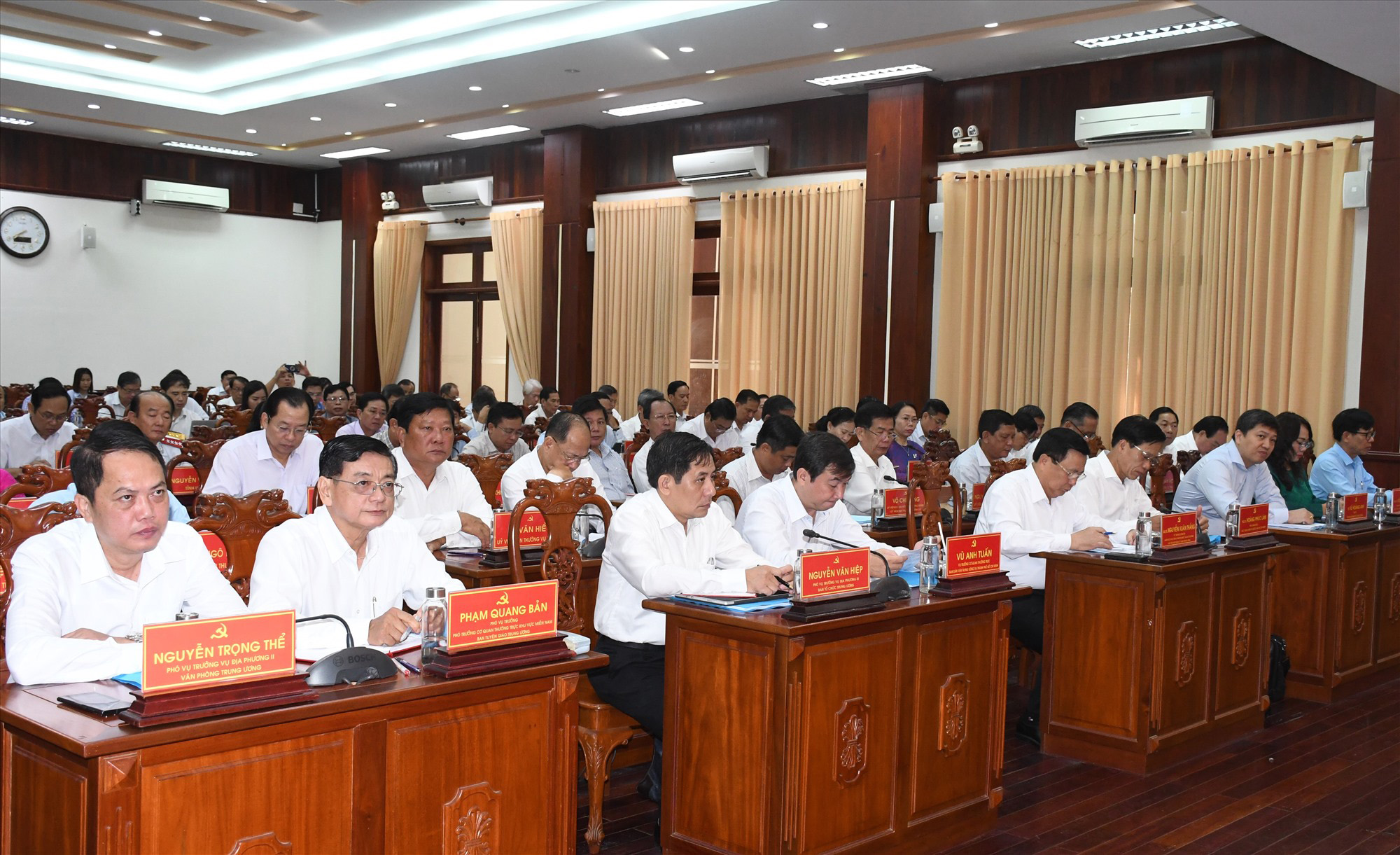 Các đại biểu dự Hội nghị sơ kết giữa nhiệm kỳ thực hiện Nghị quyết Đại hội đại biểu Đảng bộ tỉnh Sóc Trăng lần thứ XIV, nhiệm kỳ 2020-2025.